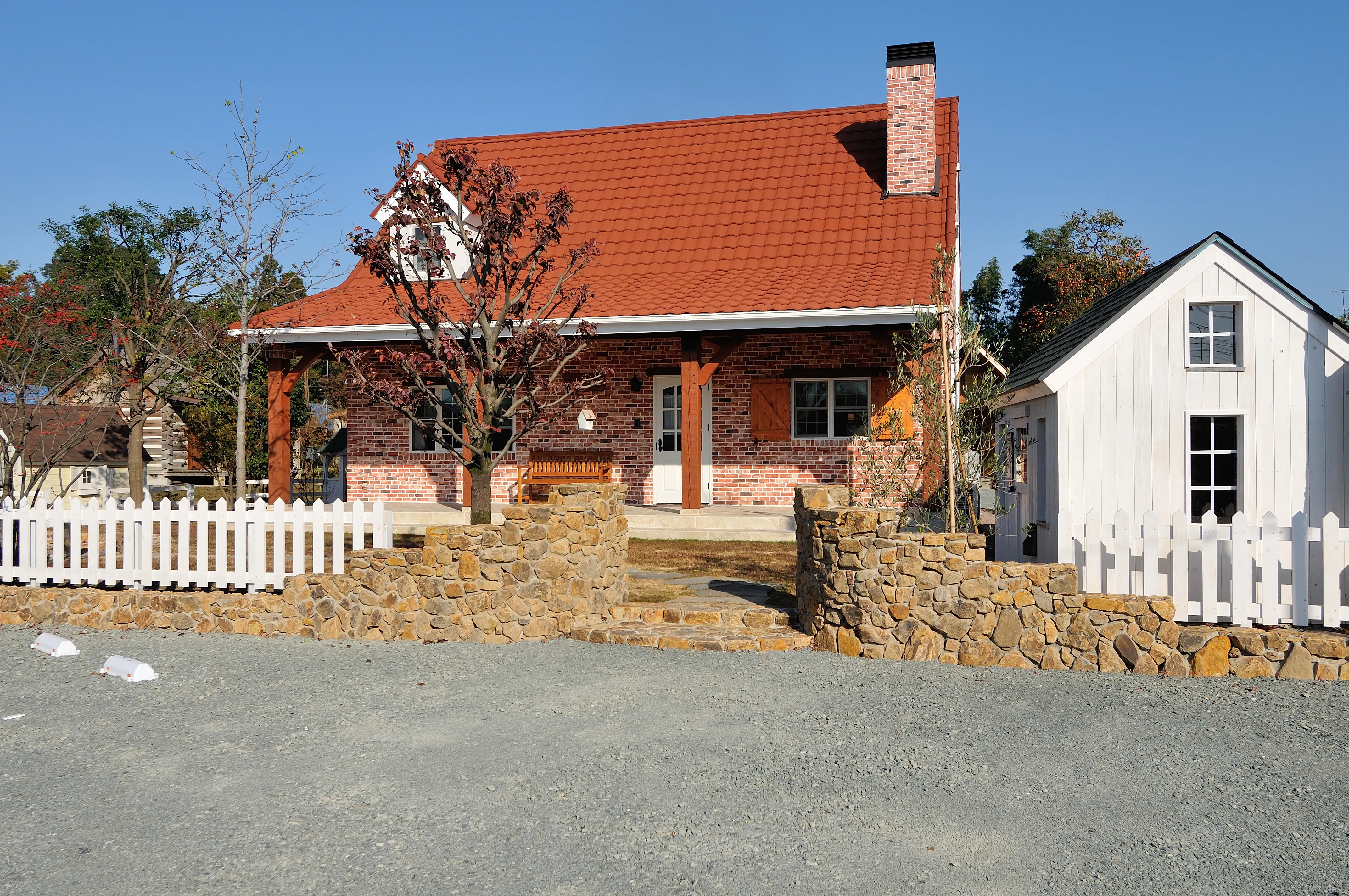 Red brick tile exterior construction example ENG-1