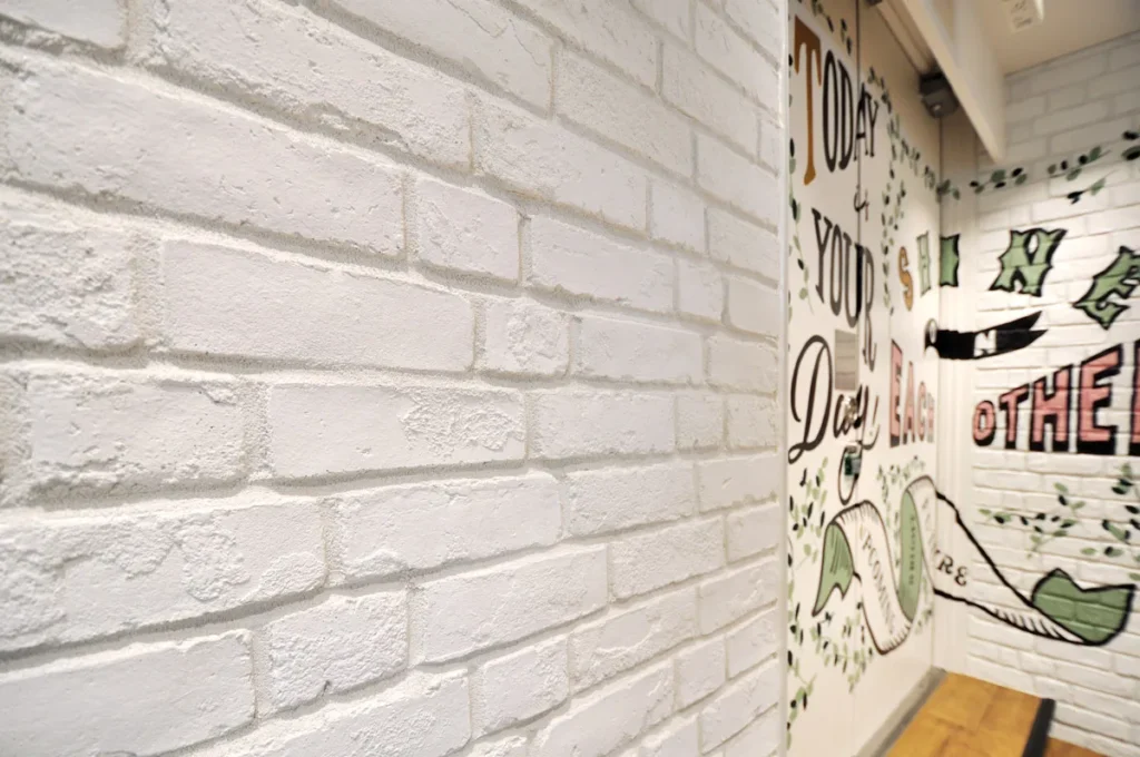 ブリックタイル CAN'BRICK for Paint ペンキ塗り用 施工事例 アトレ松戸 8F共用スペース