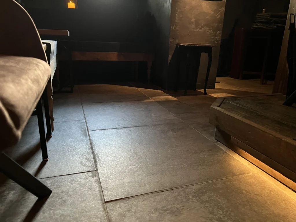 Tiles 床タイル「LAVALERO– ラバレド」 シーシャバー事例