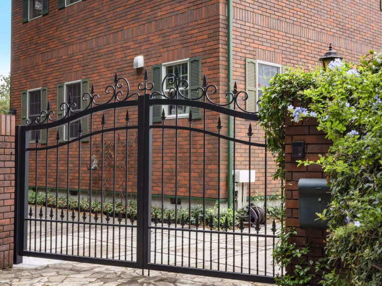 Custom Gate
