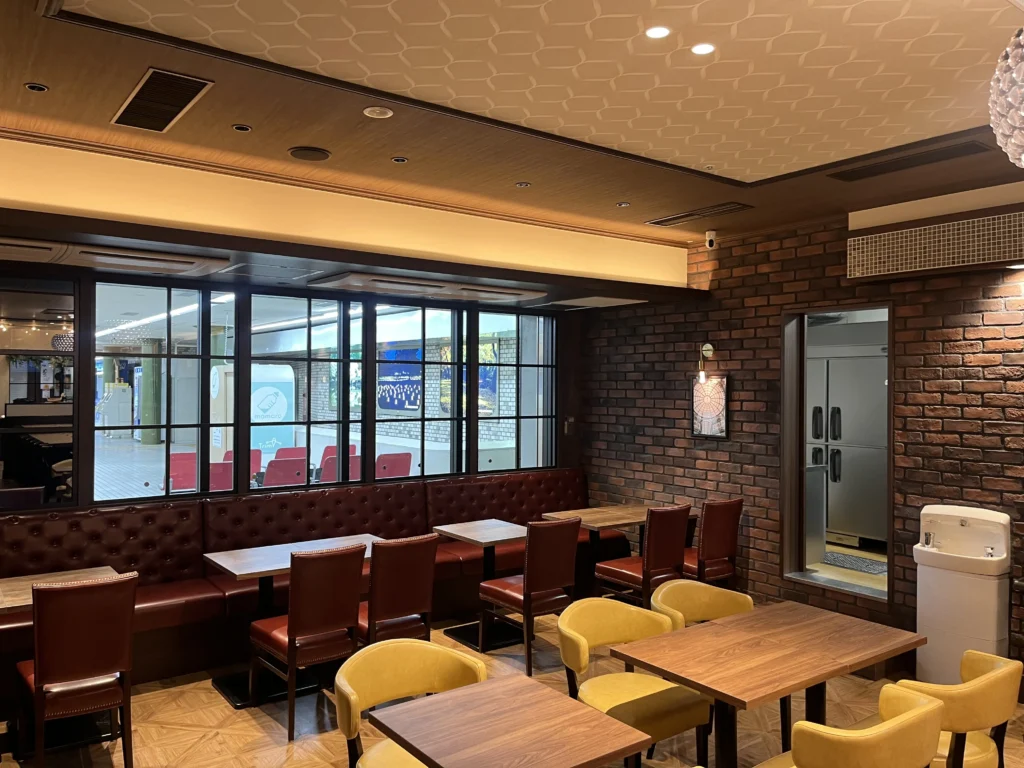カフェ内装 レンガ・ブリックタイル 施工事例