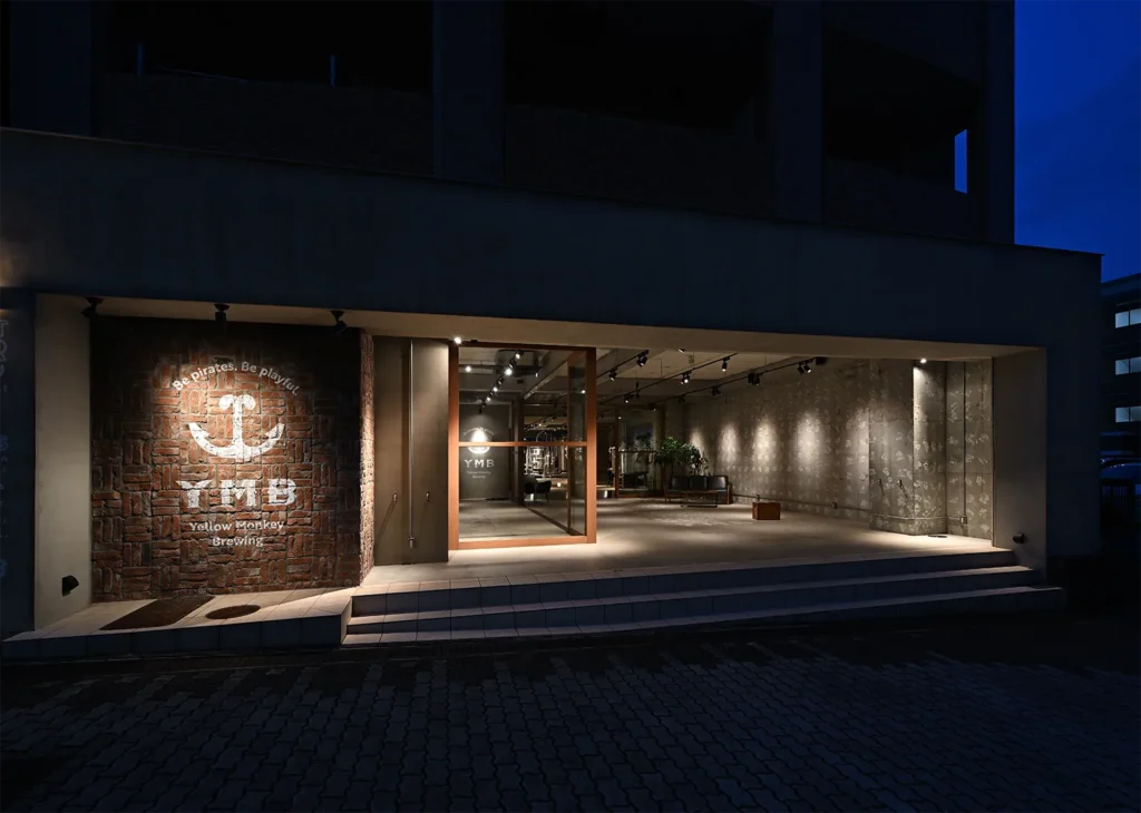 ビール専門店外装施工事例　アンティーク調レンガタイル