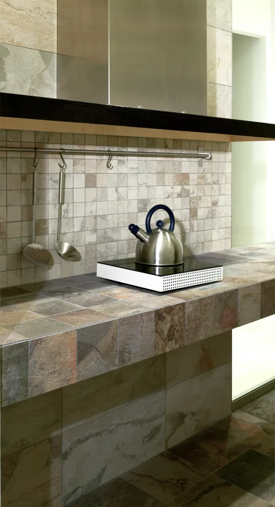 Tiles 床タイル「NATURAL– ナチュラル」 キッチン施工イメージ　輸入タイル