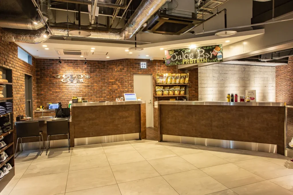 ゴールドジム札幌大通店 内装デザインアンティークレンガ ブリックタイル 「CAN’BRICK – キャン’ブリック」