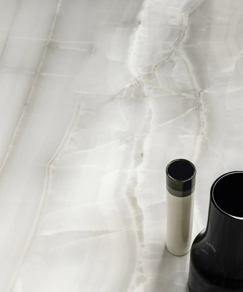 Tiles 床タイル「AKOYA – アコヤ(Silver)」 施工事例イメージ　輸入タイル
