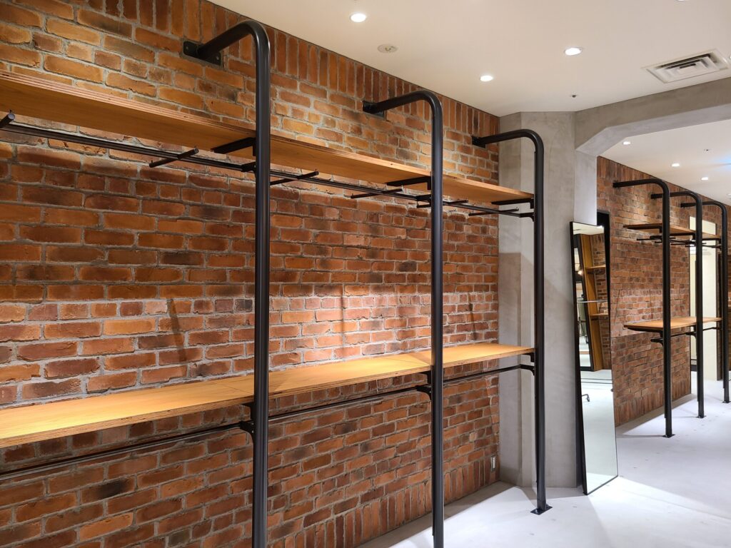「niko and … 二子玉川ライズ店」 店舗デザイン ブリックタイル CAN’BRICK「ケンブリッジ(CB-3)」